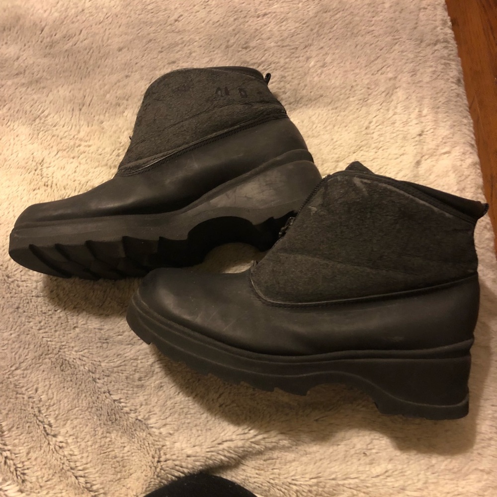 Raining 🌧 ⛄️ snow boots